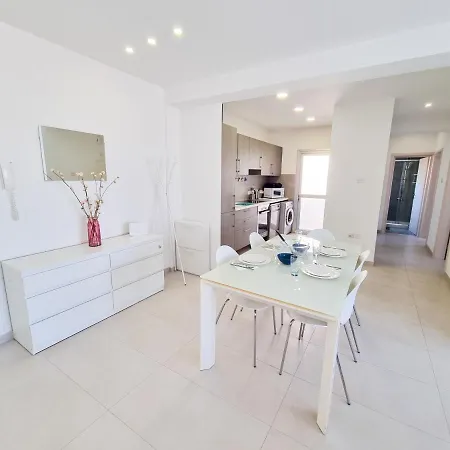 Seaside Elegance Retreat Apartment Larnaca Exterior photo